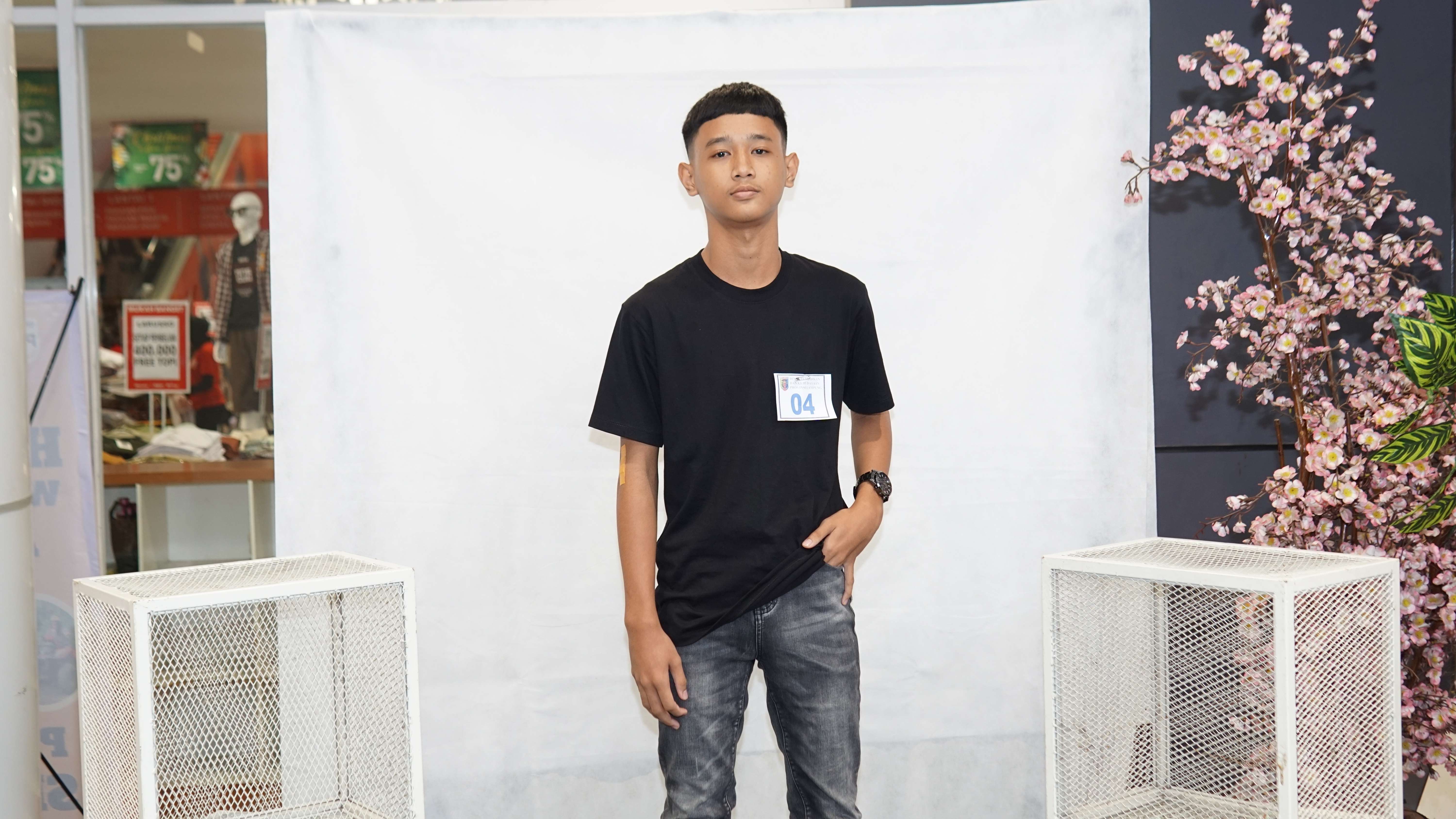 NIKI FARIS A